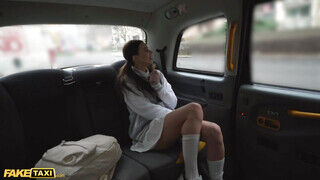 Fake Taxi - Jenny Doll a 18 éves fiatal lány